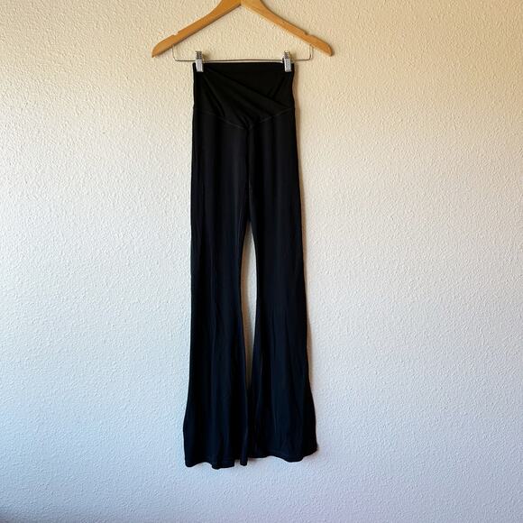 Offline by Aerie Real Me High Waisted Crossover Flare Legging Black sz S - Picture 3 of 7